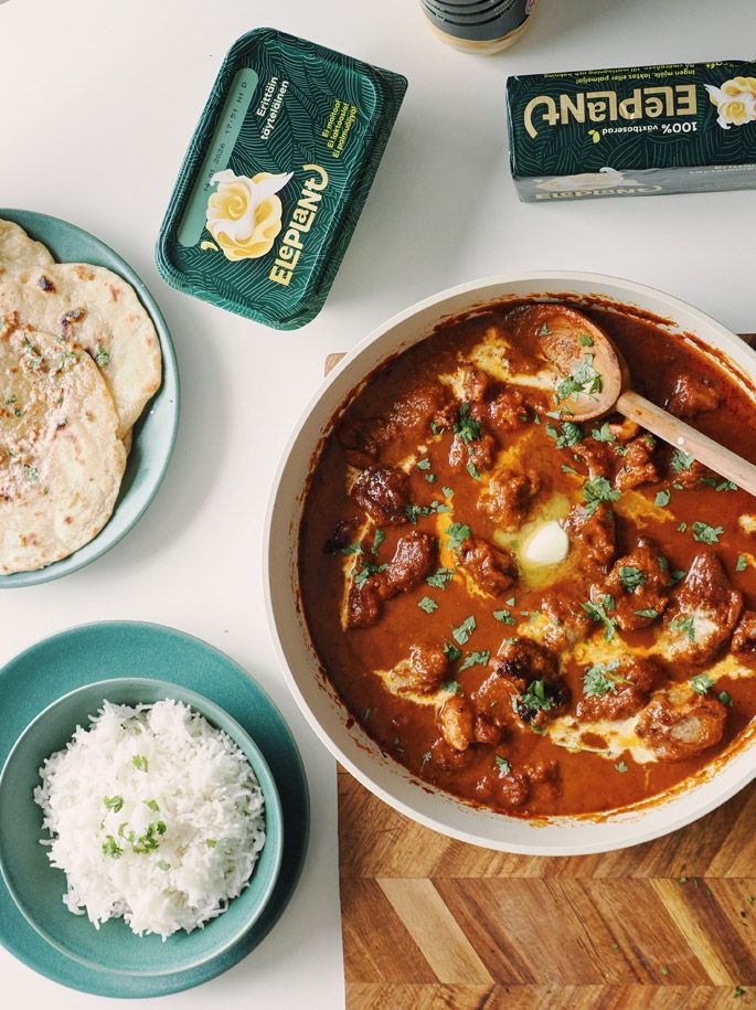 Ruskistettu kanapata ja tuoreet valkosipuli-flatbreadit