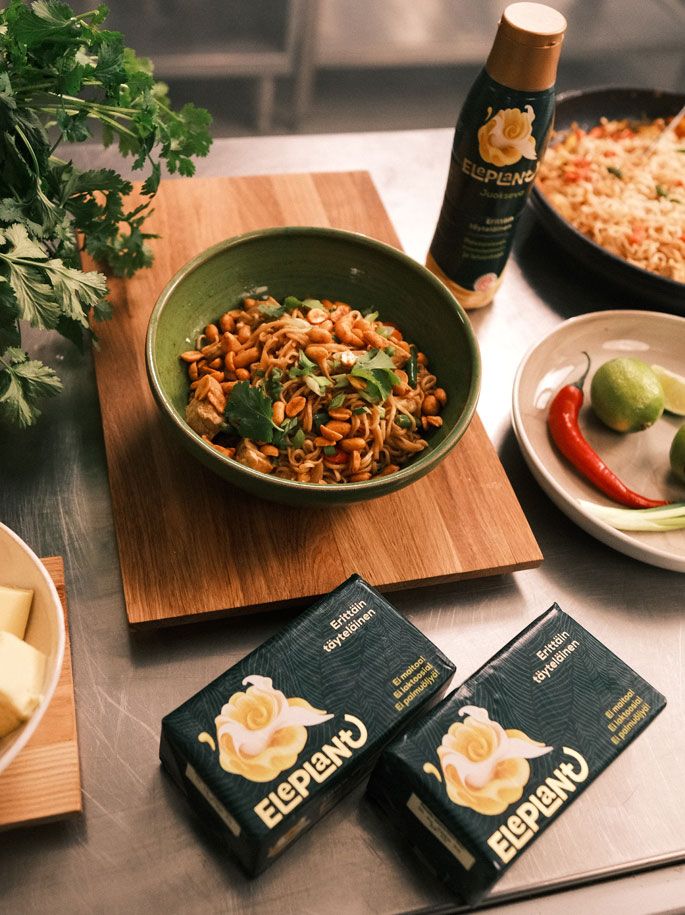 10 minuutin tofu ja kasvis-nuudeliwokki